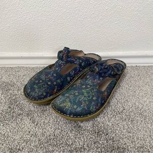 Alegria Classic Clogs T-strap Comfort Shoes Leather EUR 40 US 10 Blue Geometric